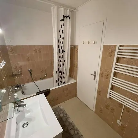 Avec Balcon Et Parking Pres De La - St-jean-de-monts - Fr-1-224c-284 شقة *